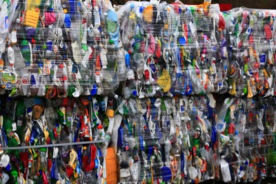 Plastics recycling in Europe: obstacles and options (Signal)